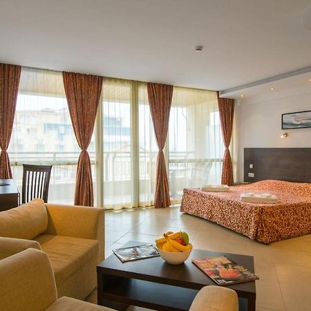 Spacious Studio With Balcony & Pool By The Marina Balchik Bagian luar foto