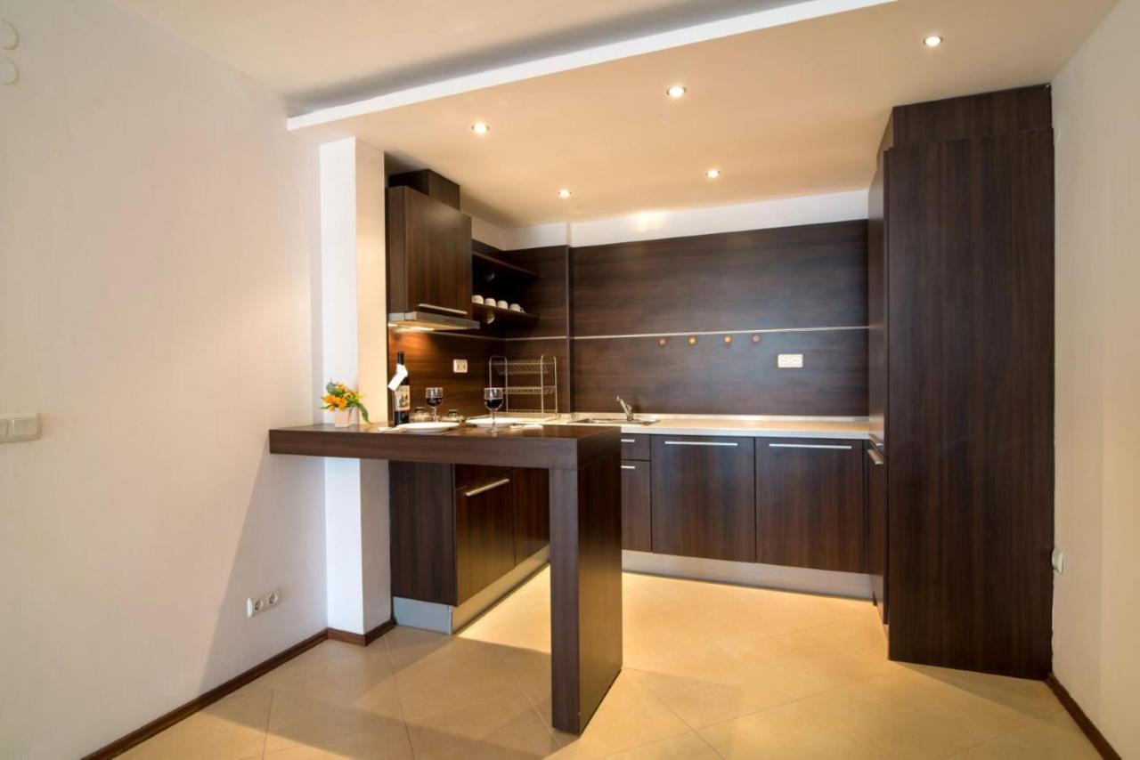 Spacious Studio With Balcony & Pool By The Marina Balchik Bagian luar foto