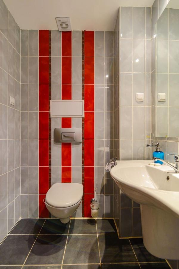 Spacious Studio With Balcony & Pool By The Marina Balchik Bagian luar foto