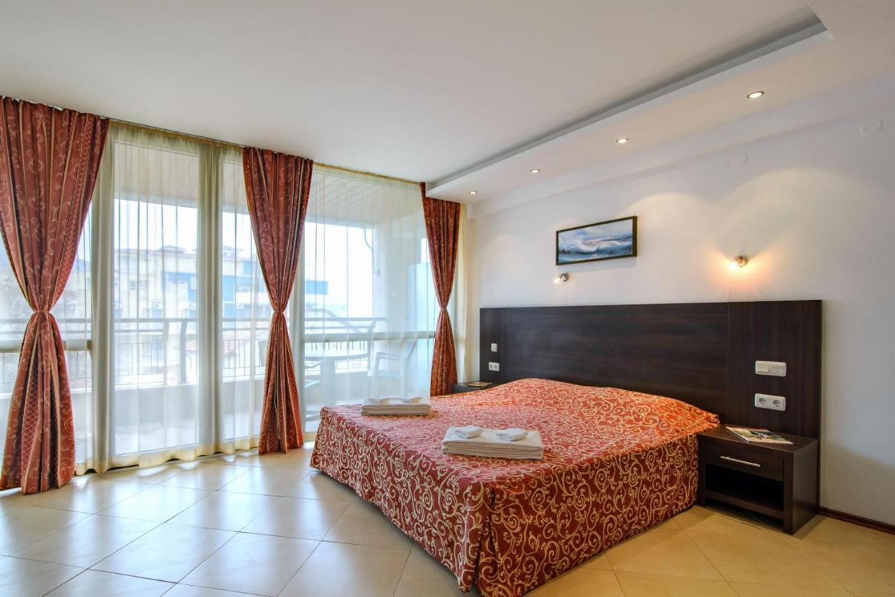 Spacious Studio With Balcony & Pool By The Marina Balchik Bagian luar foto