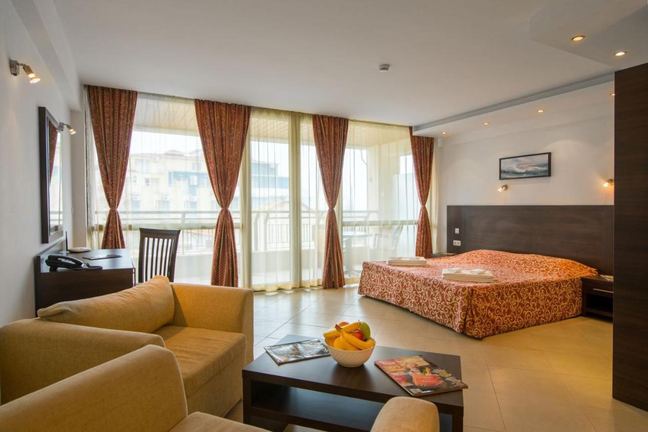 Spacious Studio With Balcony & Pool By The Marina Balchik Bagian luar foto