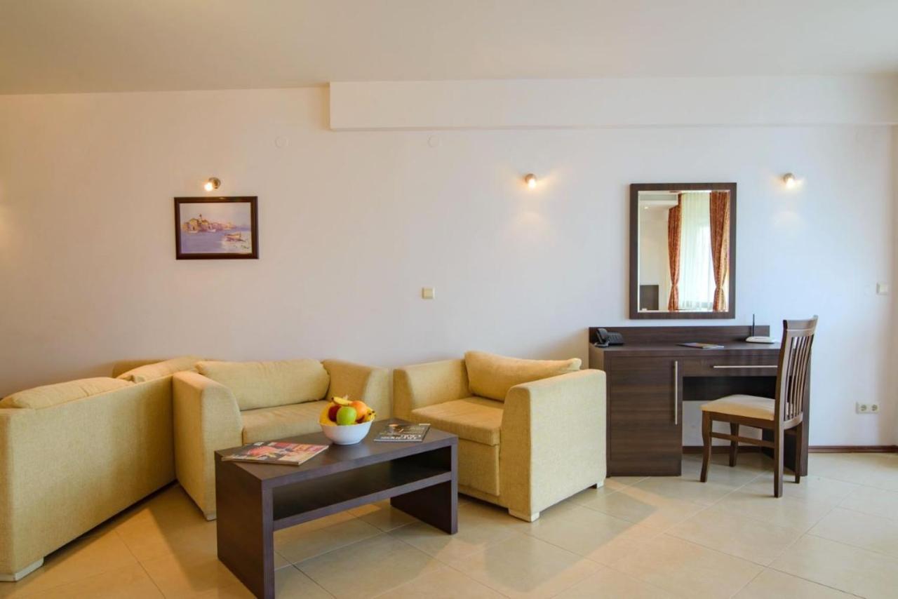 Spacious Studio With Balcony & Pool By The Marina Balchik Bagian luar foto